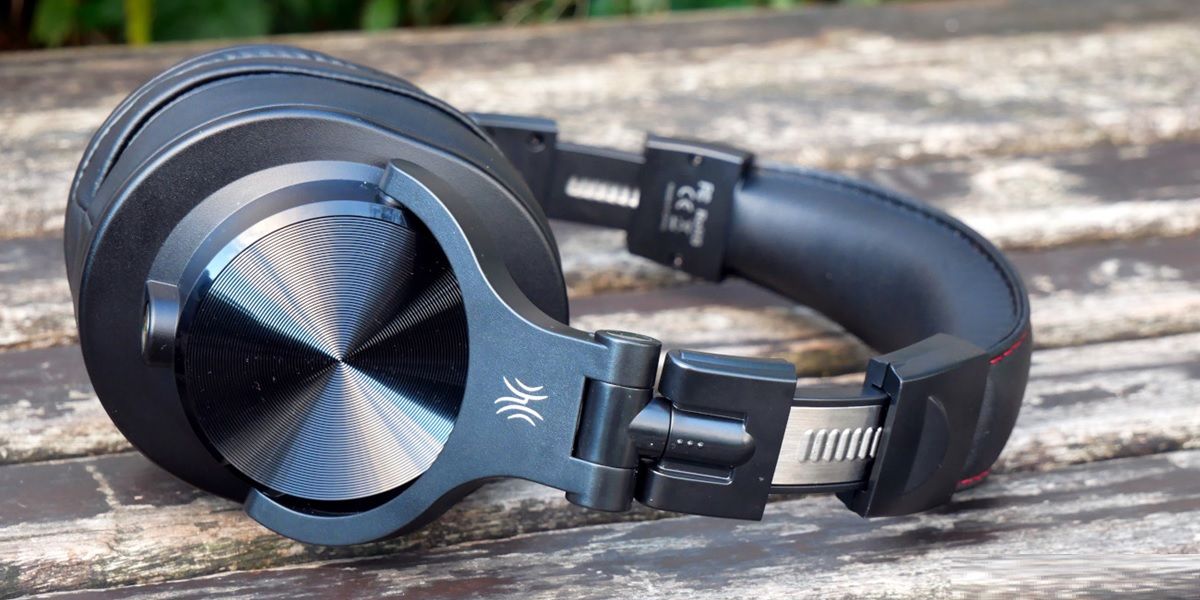 2 Headphones With Premium Sound Are Very Cheap On Black Friday. 4 Oneodio A70 Headphones