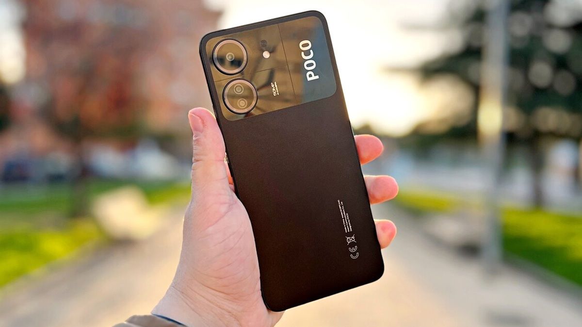 Poco C65, A Cheap Phone From 2024 With A 3.5 Mm Headphone Jack